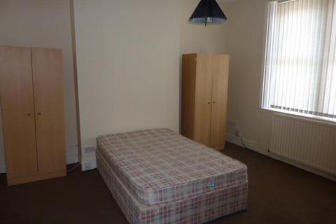 2 bedroom flat to rent, Howe Street, Gateshead