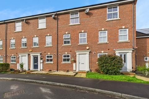 4 bedroom townhouse for sale, Walsh Road, Bramley, RG26