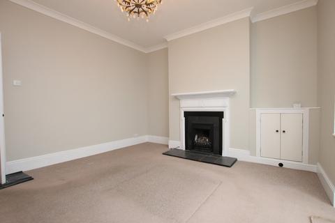 2 bedroom semi-detached house to rent, Gills Cliff Road, Ventnor