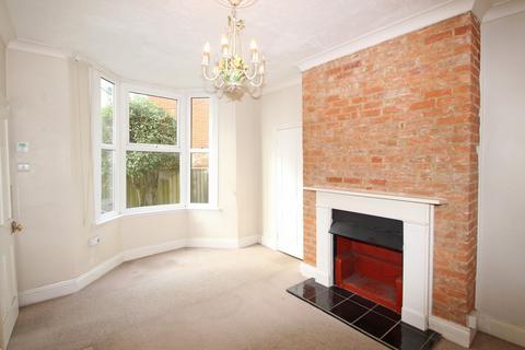 2 bedroom semi-detached house to rent, Gills Cliff Road, Ventnor