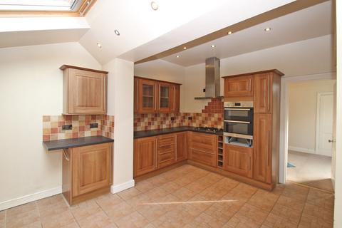 2 bedroom semi-detached house to rent, Gills Cliff Road, Ventnor