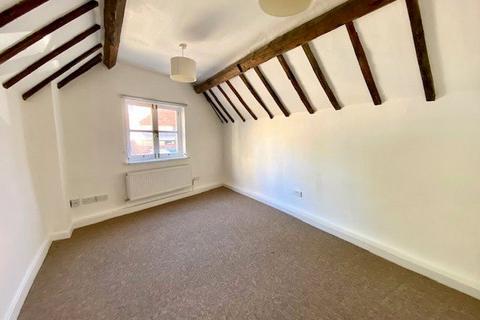 2 bedroom detached house to rent, Church Street, Hampshire SO51