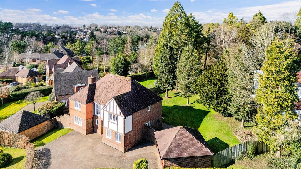 CLAREMOUNT GARDENS, 28 DRONE (11).jpg