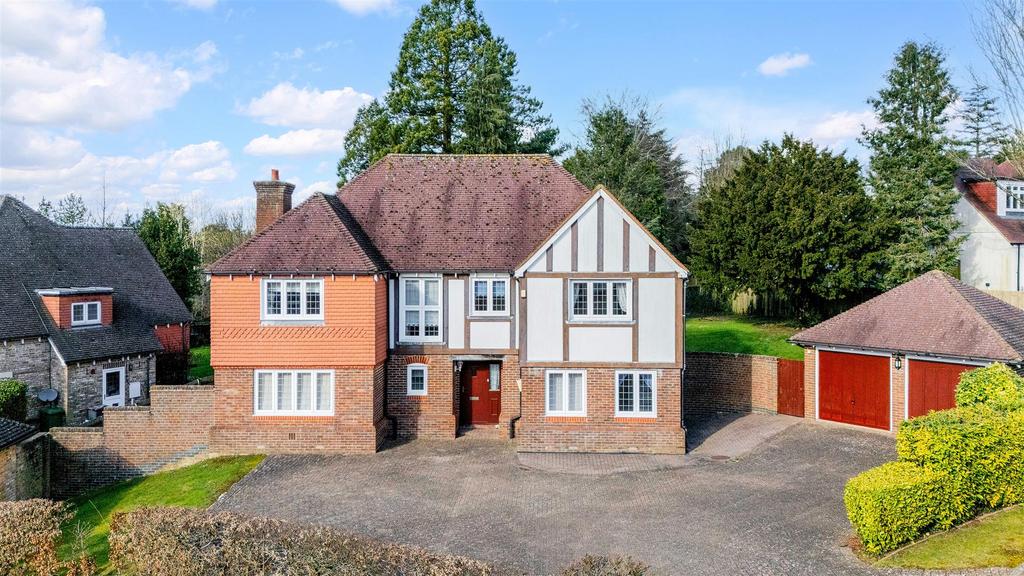 CLAREMOUNT GARDENS, 28 DRONE (3).jpg