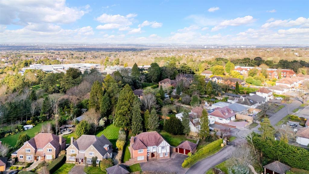 CLAREMOUNT GARDENS, 28 DRONE (7).jpg