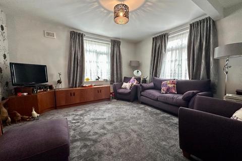 3 bedroom end of terrace house for sale, Sycamore Grove, Southend-on-Sea, Essex, SS2 5HJ