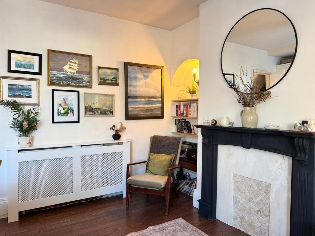 Sitting area (kitchen).jpg