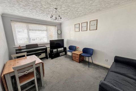 40 Swallowdale, South Croydon, CR2 8SJ