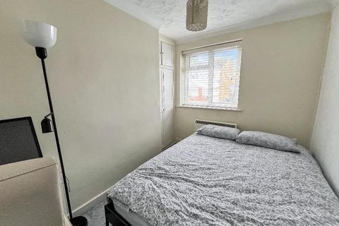 40 Swallowdale, South Croydon, CR2 8SJ
