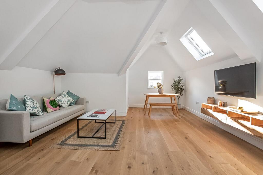 R2 A1317-1500x1000.jpg