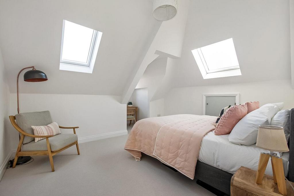 R2 A1366-1-1500x1000.jpg