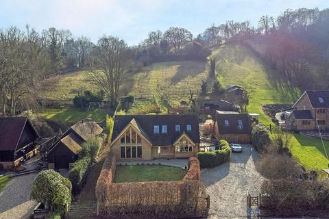 4 bedroom country house for sale, Mundaydean Lane Marlow, Buckinghamshire, SL7 3BU