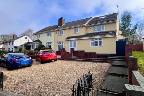 4 bedroom semi-detached house to rent, Hickmerelands Lane, Dudley