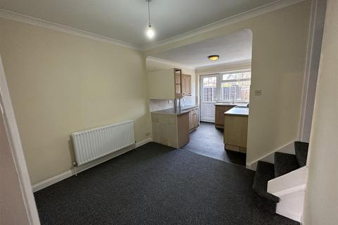 2 bedroom terraced house to rent, Greenside, Mapplewell, Barnsley, S75 6AX