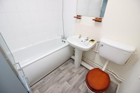 1 bedroom flat to rent, Percy Gardens, Worcester Park KT4