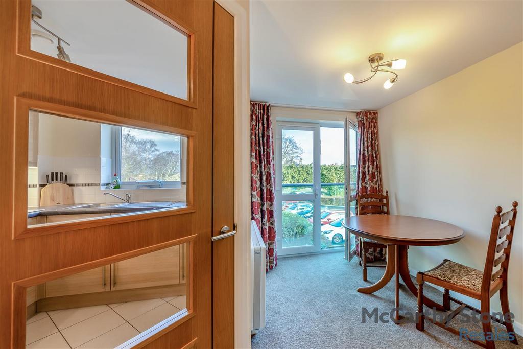 8636602-interior13.jpg