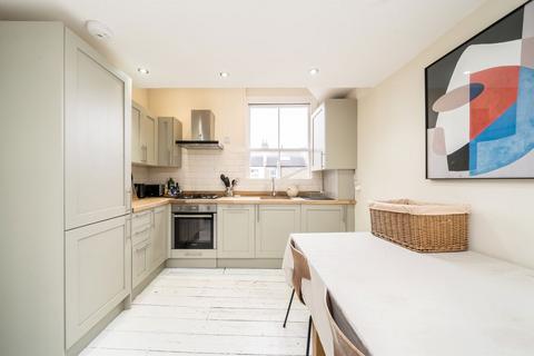 3 bedroom flat for sale, Kendoa Road, London SW4