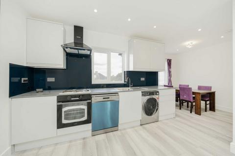 3 bedroom flat to rent, Hardinge Road, London NW10