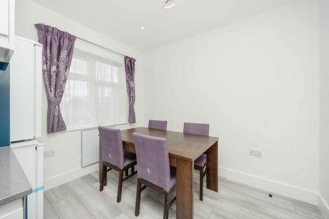 3 bedroom flat to rent, Hardinge Road, London NW10