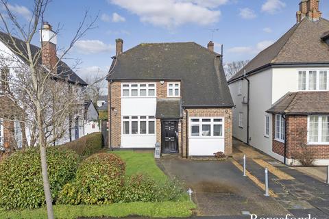 4 bedroom detached house for sale, Risebridge Road, Gidea Park, RM2