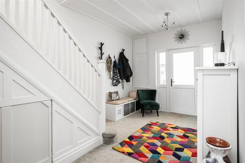 68 Broad Oaks Road, Solihull, B91 1HZ
