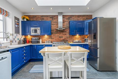 68 Broad Oaks Road, Solihull, B91 1HZ