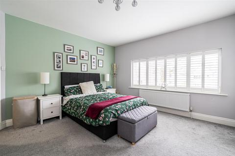 68 Broad Oaks Road, Solihull, B91 1HZ