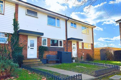 32 Fleetside, West Molesey, KT8 2NF