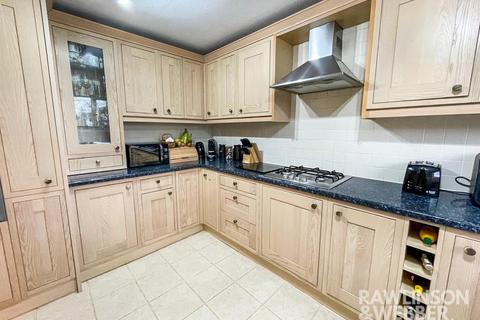 32 Fleetside, West Molesey, KT8 2NF