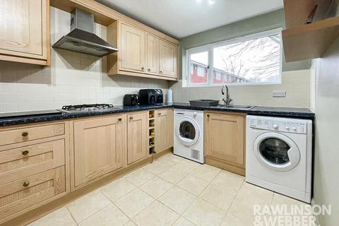 32 Fleetside, West Molesey, KT8 2NF