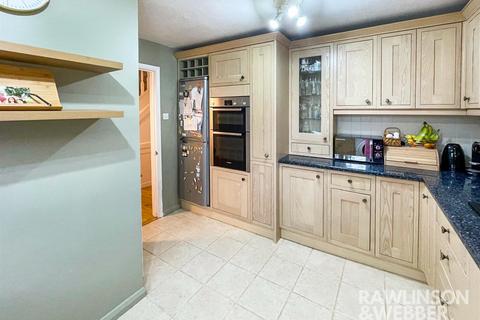 32 Fleetside, West Molesey, KT8 2NF