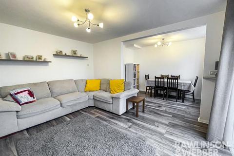 32 Fleetside, West Molesey, KT8 2NF