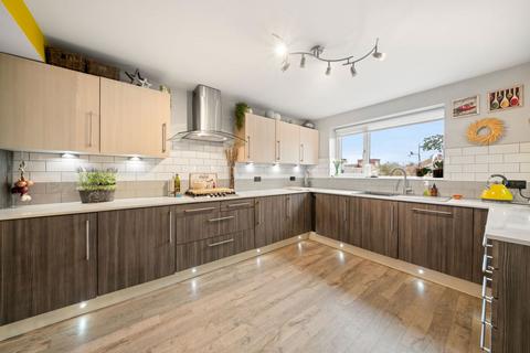 18 Hulbert Way, Basingstoke, RG22 6NB