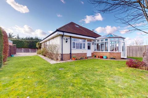 4 bedroom semi-detached house to rent, North Park, Iver