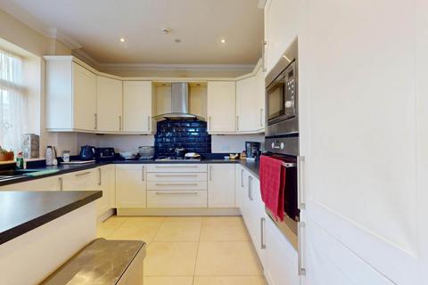 4 bedroom semi-detached house to rent, North Park, Iver