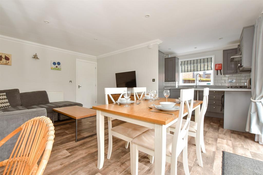 Lounge/ Dining Area