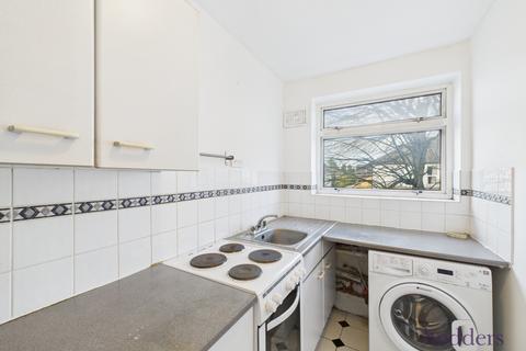 1 bedroom apartment for sale, Crockford Park Road, Addlestone, Surrey, KT15