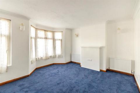 3 bedroom house to rent, Chancelot Road, London SE2