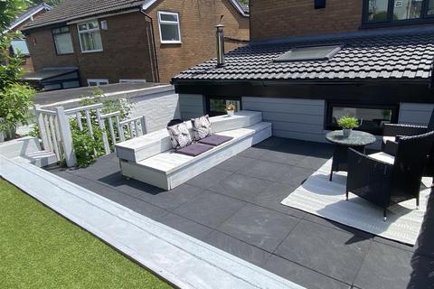 3 bedroom semi-detached house for sale, Pine Way, Lees, Oldham