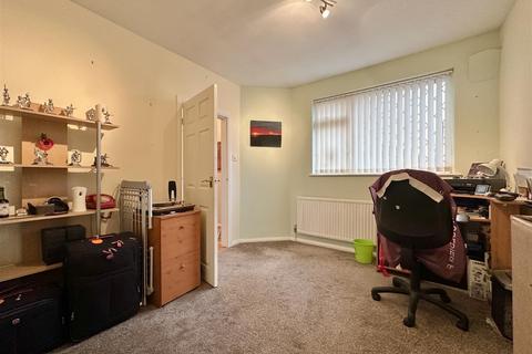 2 bedroom semi-detached bungalow for sale, Campbell Avenue, Leicester LE4