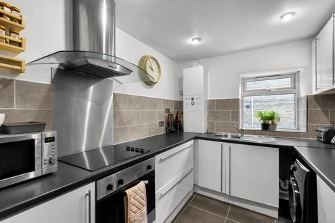 2 bedroom flat for sale, New Road, Silsden, Keighley, West Yorkshire, BD20