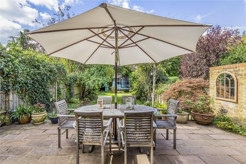 31 Deanhill Road, London, SW14 7DQ