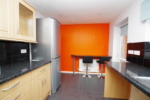 2 bedroom terraced house to rent, Birch Street, Swindon SN1