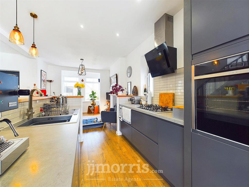 CAM03686 G0-PR0257-STILL028.jpg