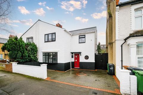 3 bedroom semi-detached house for sale, Mount Avenue, Chingford