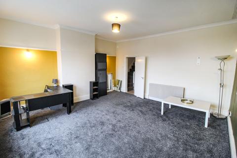 3 bedroom apartment to rent, Bolton Road, Swinton