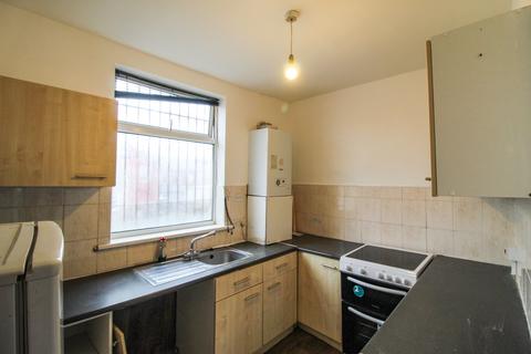 3 bedroom apartment to rent, Bolton Road, Swinton