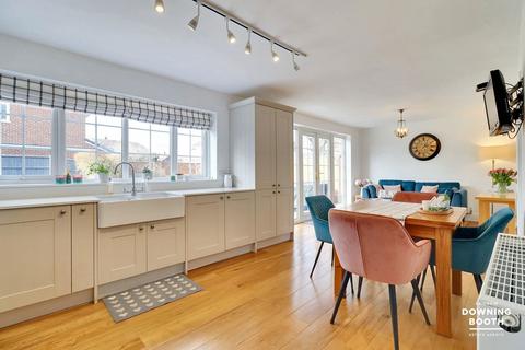 14 Swarbourn Close, Yoxall, Burton-on-trent, DE13 8NX