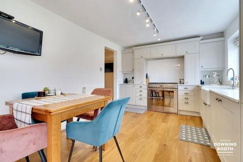 14 Swarbourn Close, Yoxall, Burton-on-trent, DE13 8NX