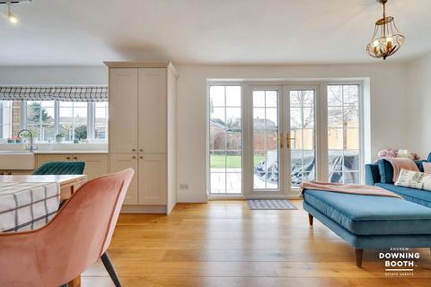 14 Swarbourn Close, Yoxall, Burton-on-trent, DE13 8NX